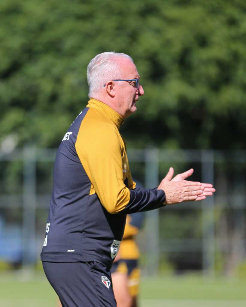 sao-paulo-formaliza-nova-proposta-por-defensor