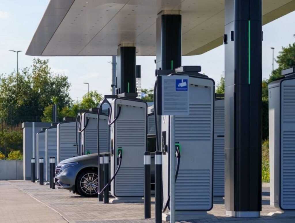 desafios-eletricos:-limitacoes-nos-carregadores-na-hungria