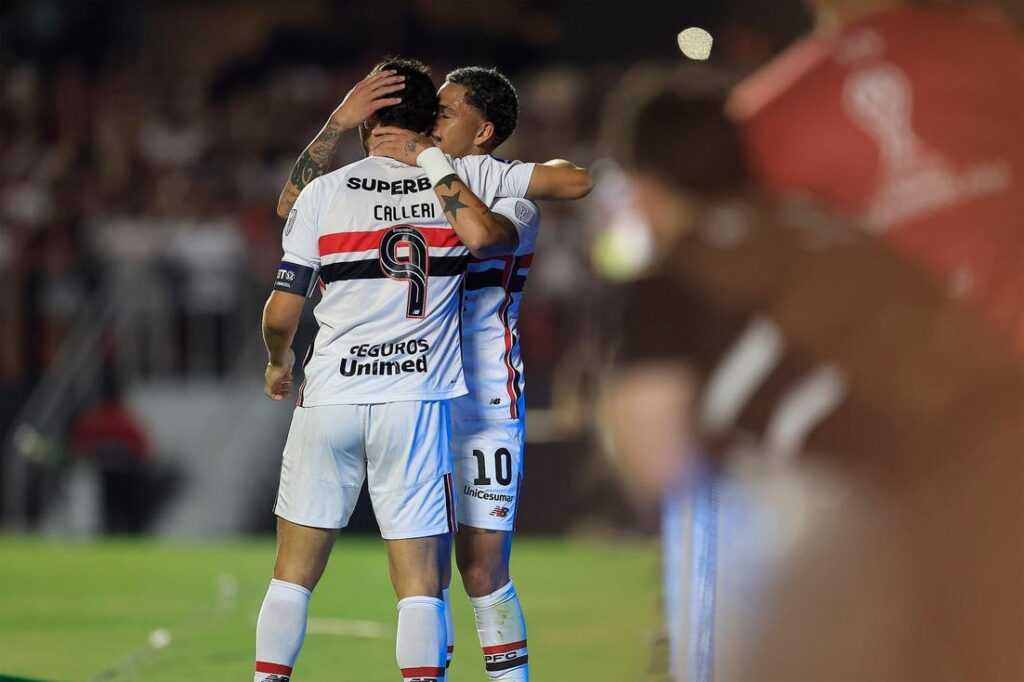 sao-paulo:-torcidas-unidos-em-apoio-ao-time-apos-derrota